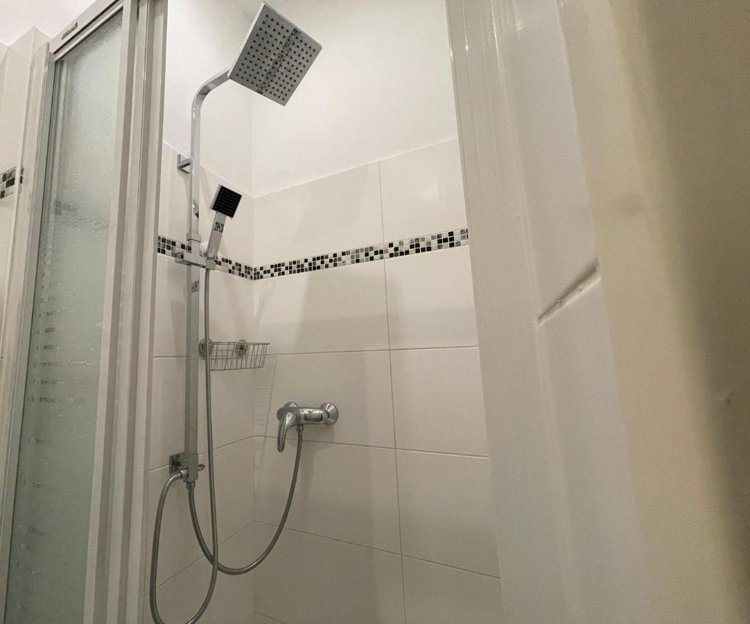 Central Sunny Flat With Free Parking Apartman Bécs Kültér fotó